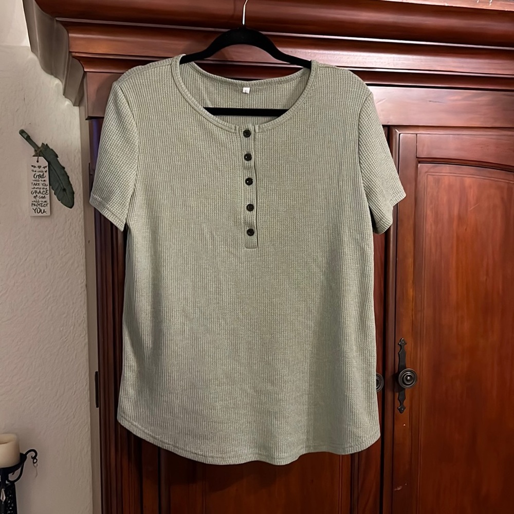 Tunic top size L green thermal type fabric